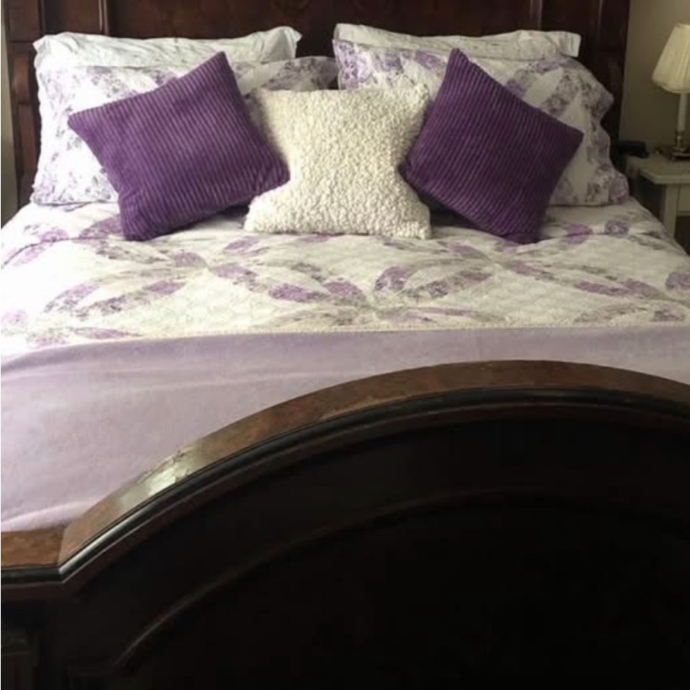 MARTHA STEWART FLORAL Quilt with   matching Shams🪻💐